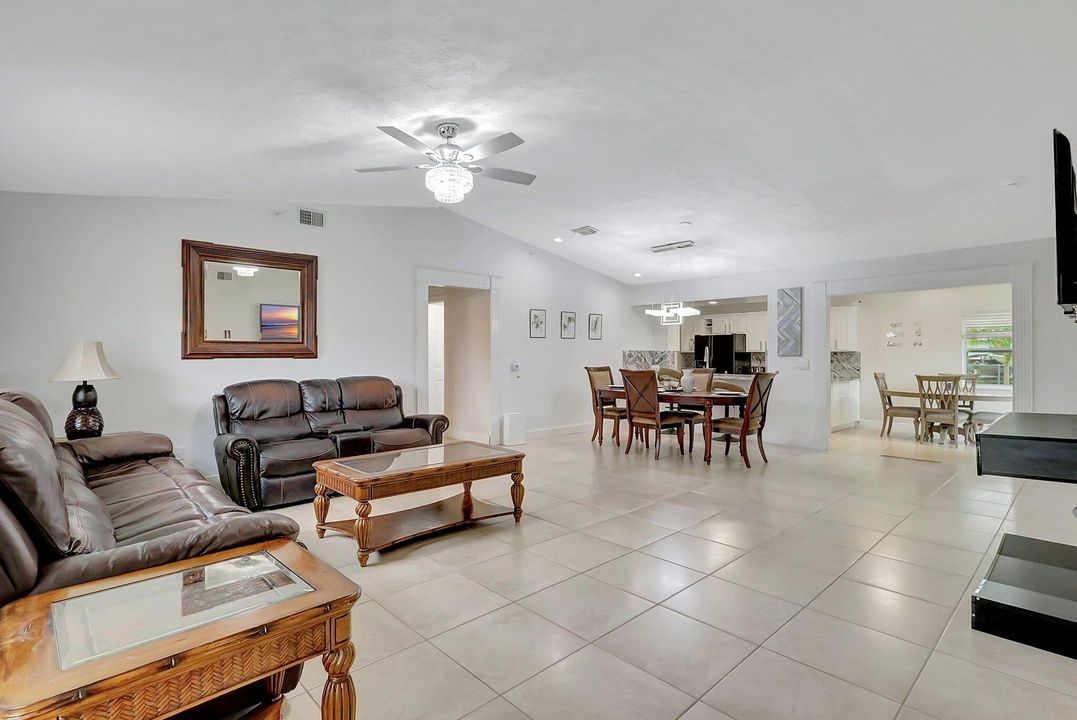 Activo con contrato: $349,900 (3 camas, 2 baños, 1580 Pies cuadrados)