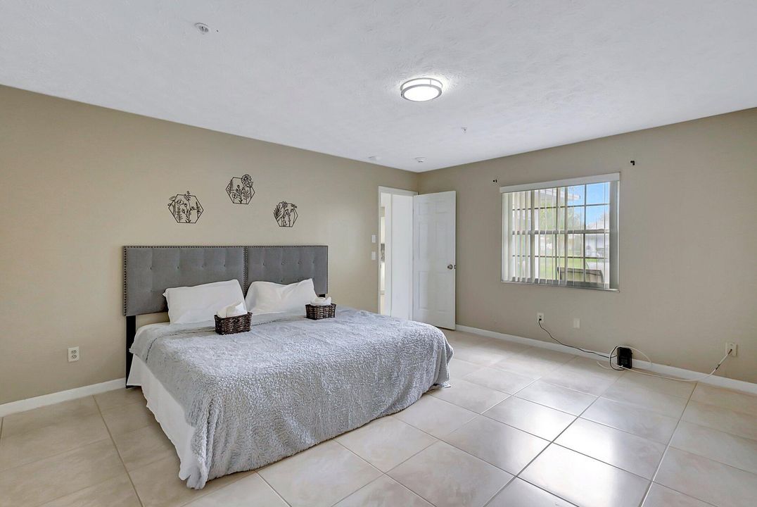 Activo con contrato: $349,900 (3 camas, 2 baños, 1580 Pies cuadrados)