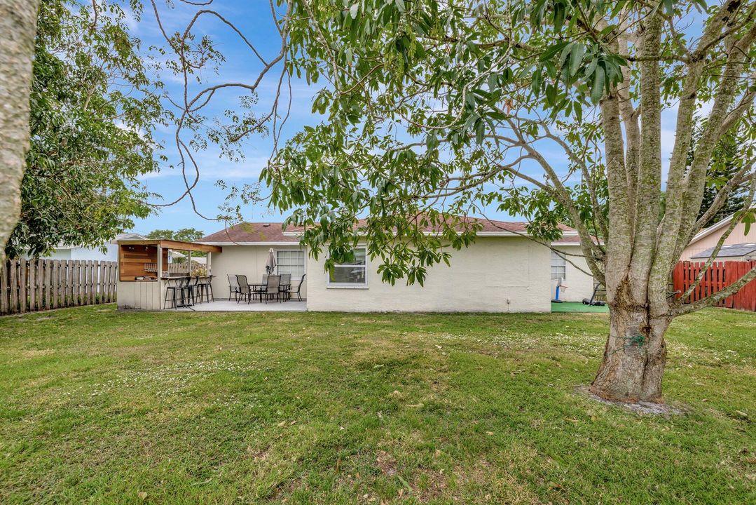 Activo con contrato: $349,900 (3 camas, 2 baños, 1580 Pies cuadrados)