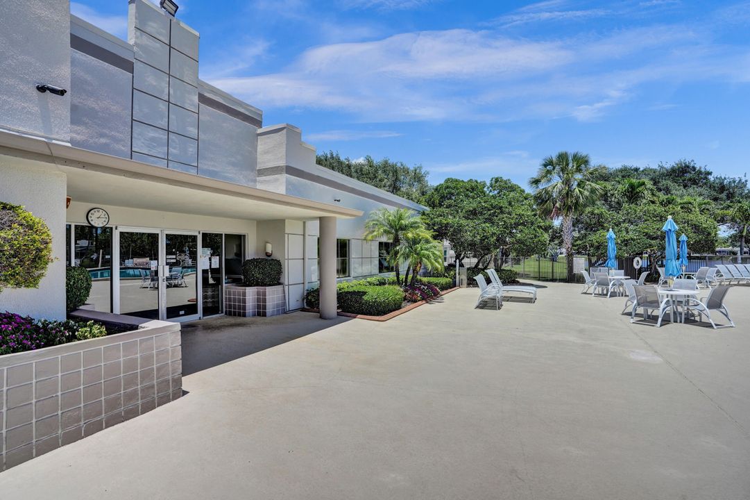 Active With Contract: $279,600 (2 beds, 2 baths, 1227 Square Feet)