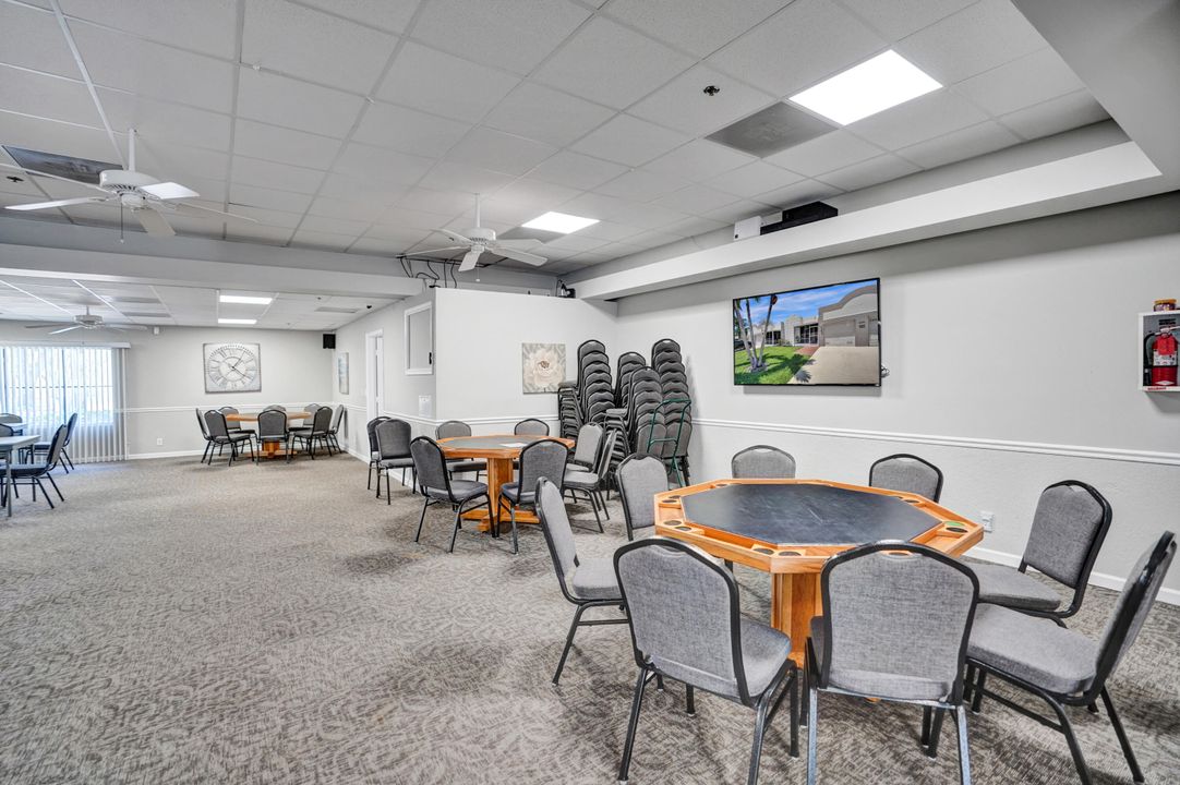 Active With Contract: $279,600 (2 beds, 2 baths, 1227 Square Feet)