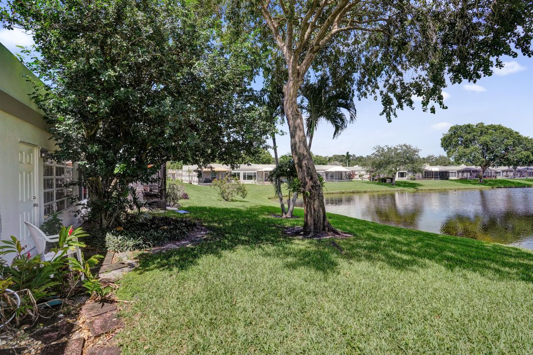 Active With Contract: $279,600 (2 beds, 2 baths, 1227 Square Feet)