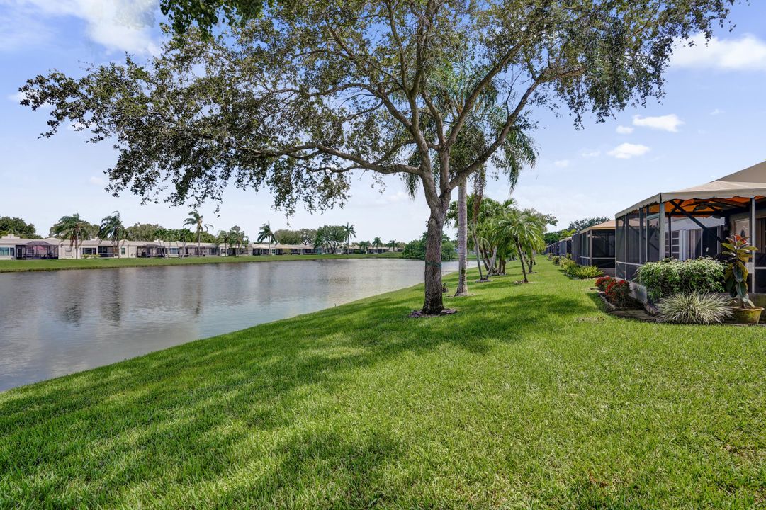 Active With Contract: $279,600 (2 beds, 2 baths, 1227 Square Feet)