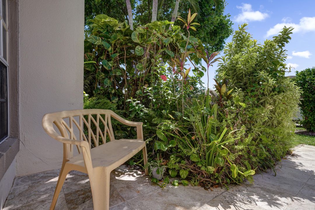 Active With Contract: $279,600 (2 beds, 2 baths, 1227 Square Feet)