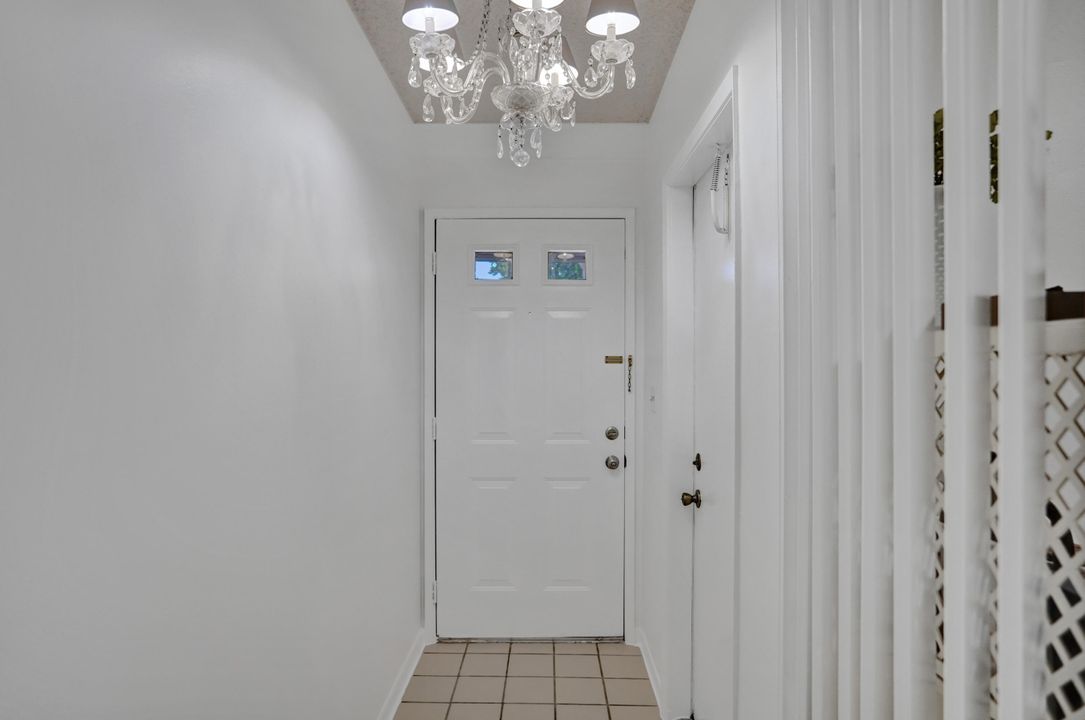 Active With Contract: $279,600 (2 beds, 2 baths, 1227 Square Feet)