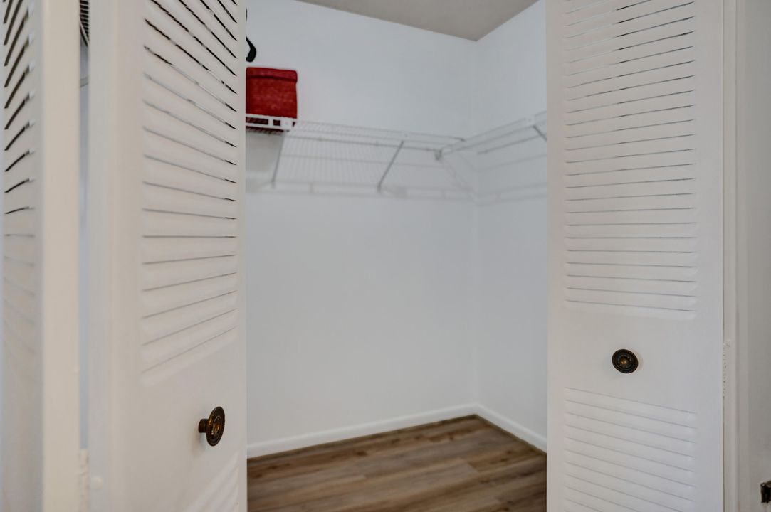 Active With Contract: $279,600 (2 beds, 2 baths, 1227 Square Feet)