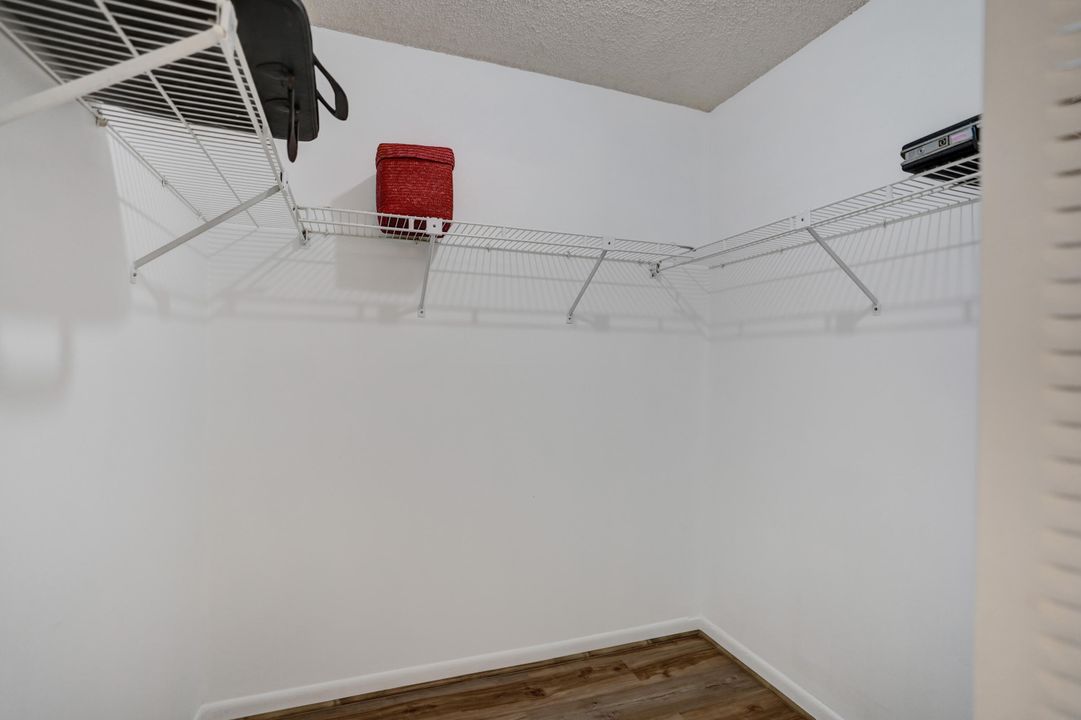 Active With Contract: $279,600 (2 beds, 2 baths, 1227 Square Feet)