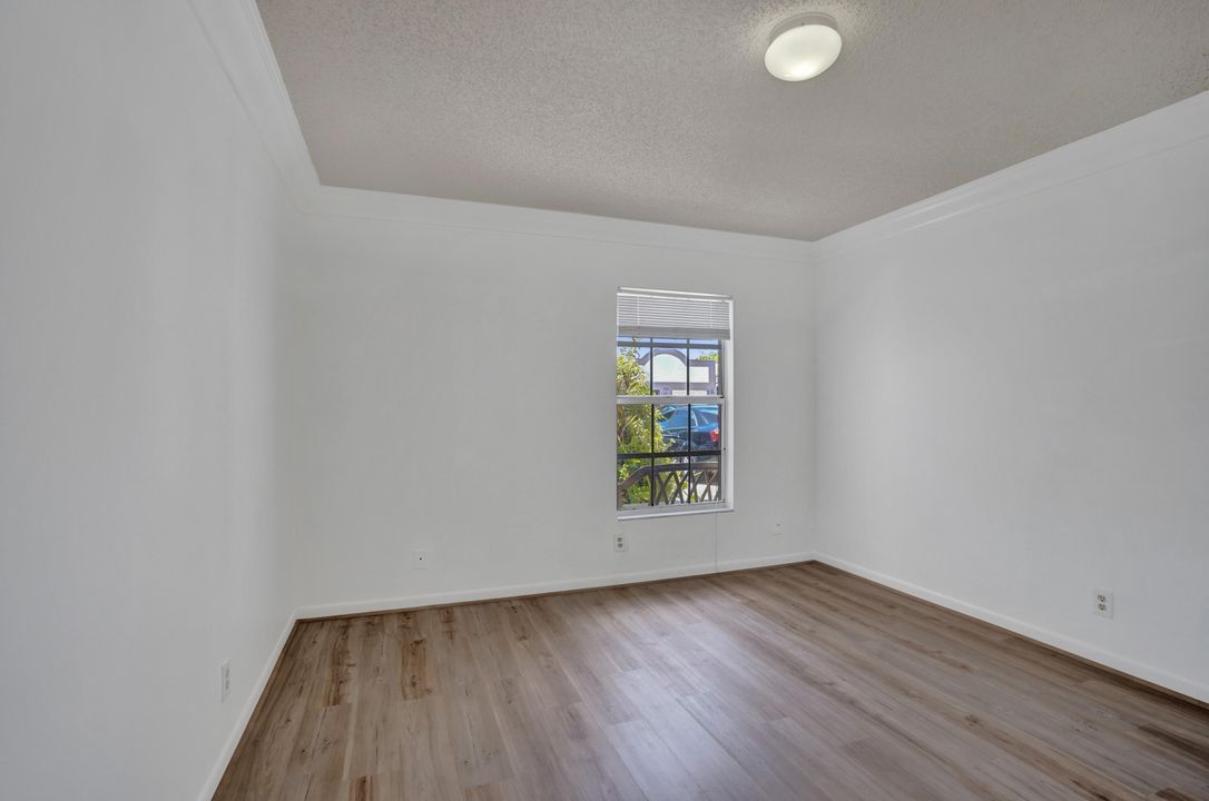 Active With Contract: $279,600 (2 beds, 2 baths, 1227 Square Feet)