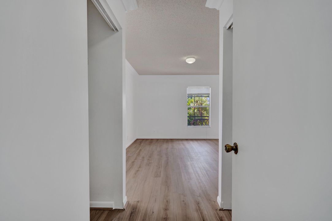 Active With Contract: $279,600 (2 beds, 2 baths, 1227 Square Feet)