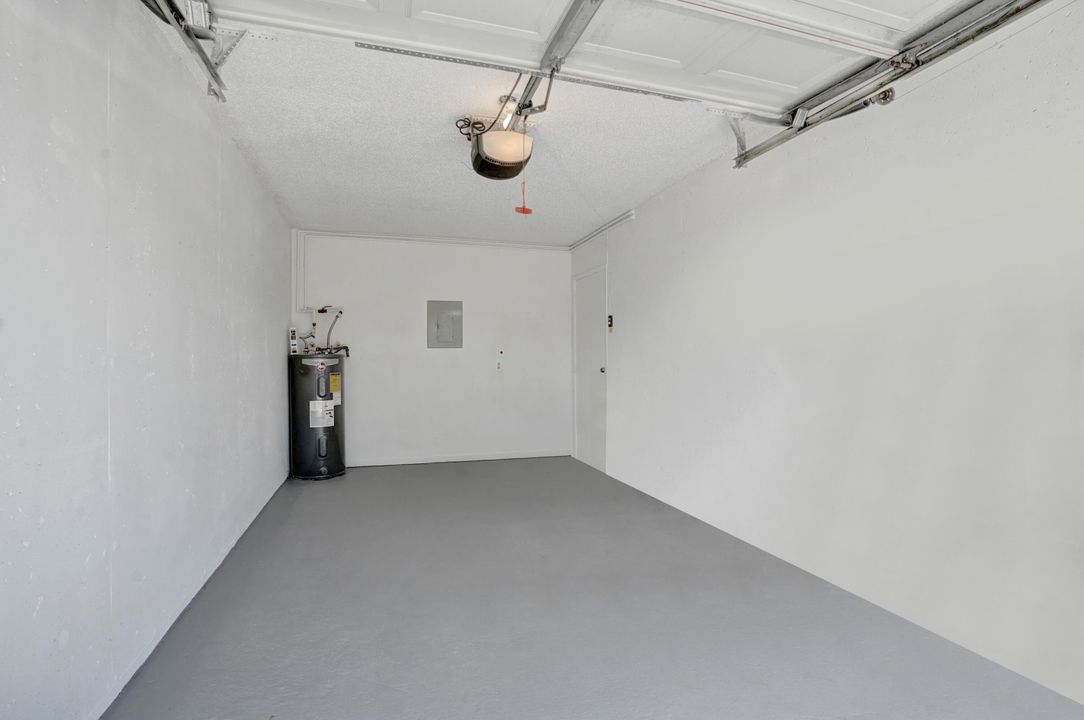 Active With Contract: $279,600 (2 beds, 2 baths, 1227 Square Feet)