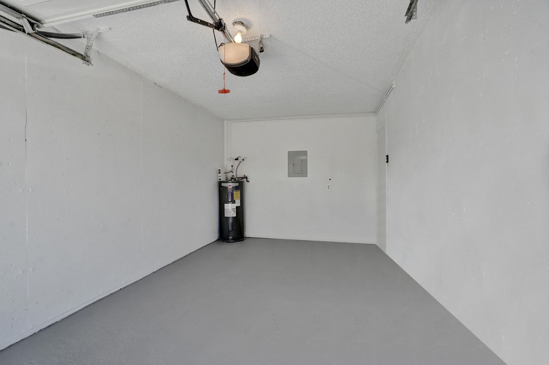 Active With Contract: $279,600 (2 beds, 2 baths, 1227 Square Feet)