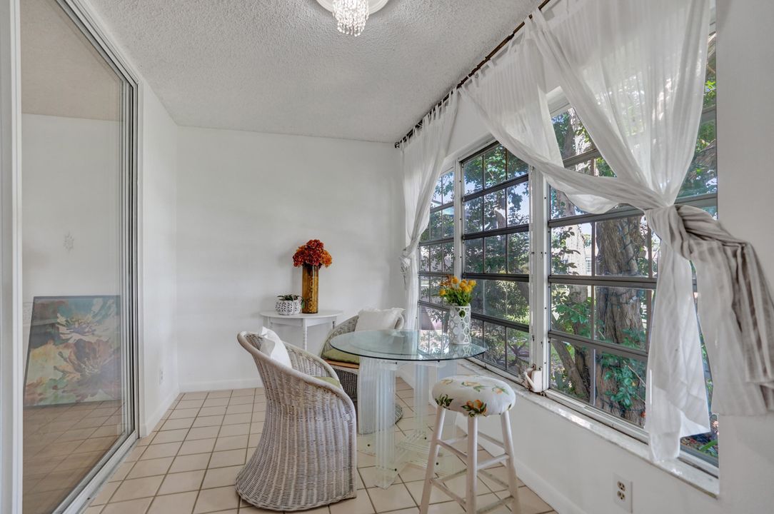 Active With Contract: $279,600 (2 beds, 2 baths, 1227 Square Feet)