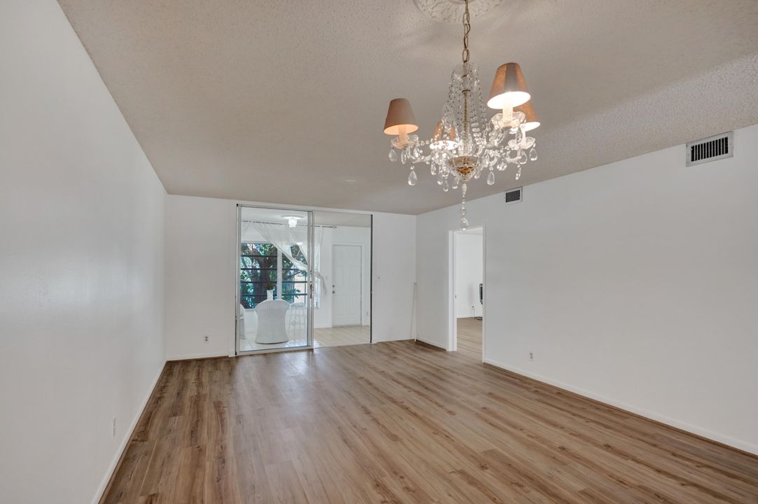 Active With Contract: $279,600 (2 beds, 2 baths, 1227 Square Feet)