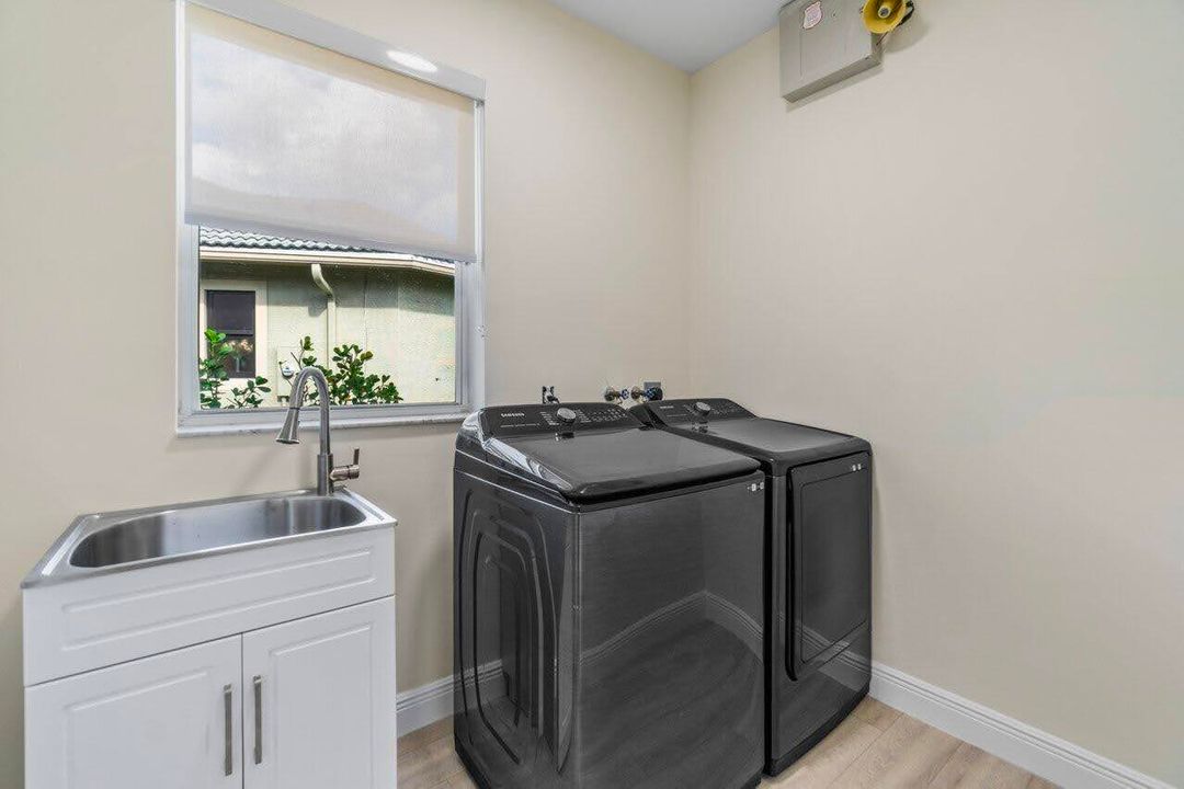 Active With Contract: $13,000 (4 beds, 3 baths, 2792 Square Feet)