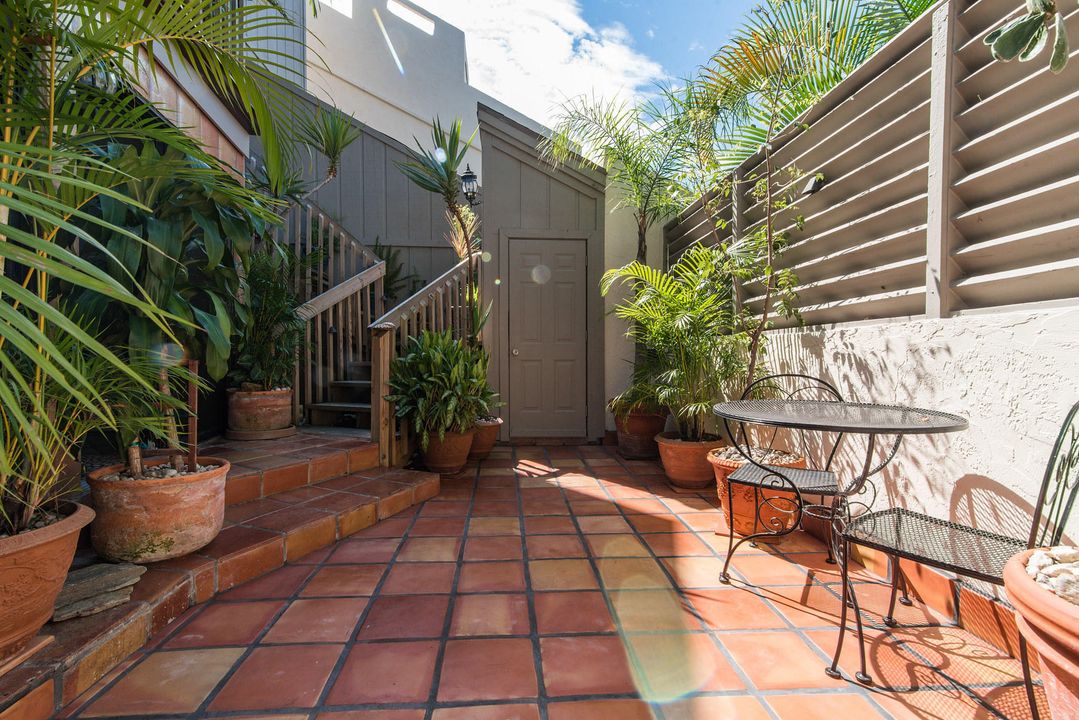 待售: $325,000 (1 贝兹, 1 浴室, 1160 平方英尺)