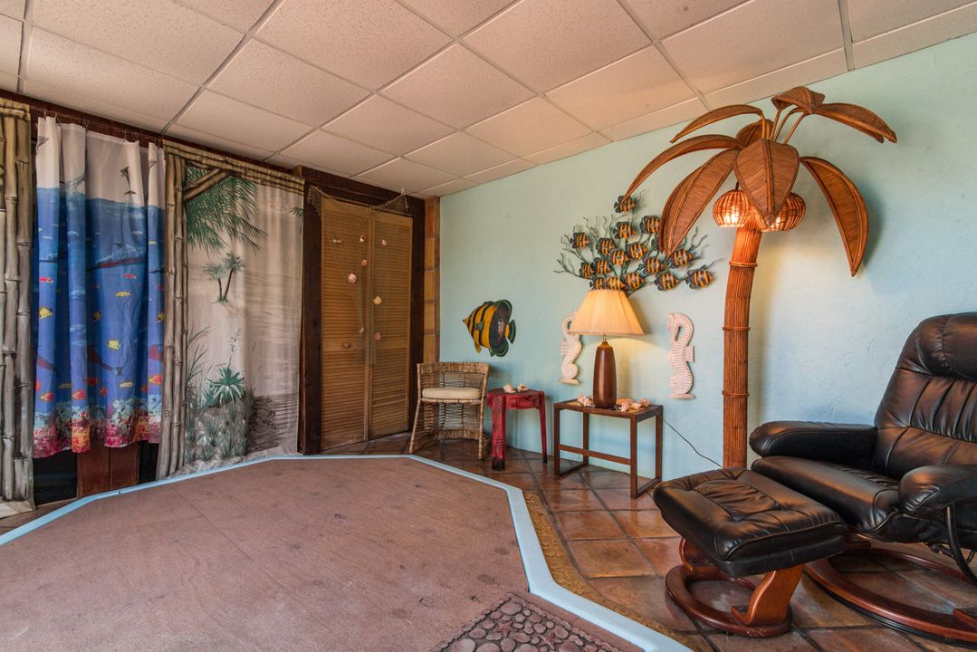 待售: $325,000 (1 贝兹, 1 浴室, 1160 平方英尺)