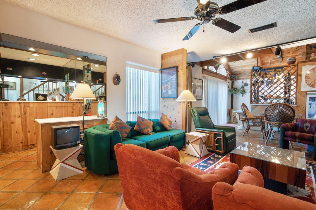 待售: $325,000 (1 贝兹, 1 浴室, 1160 平方英尺)