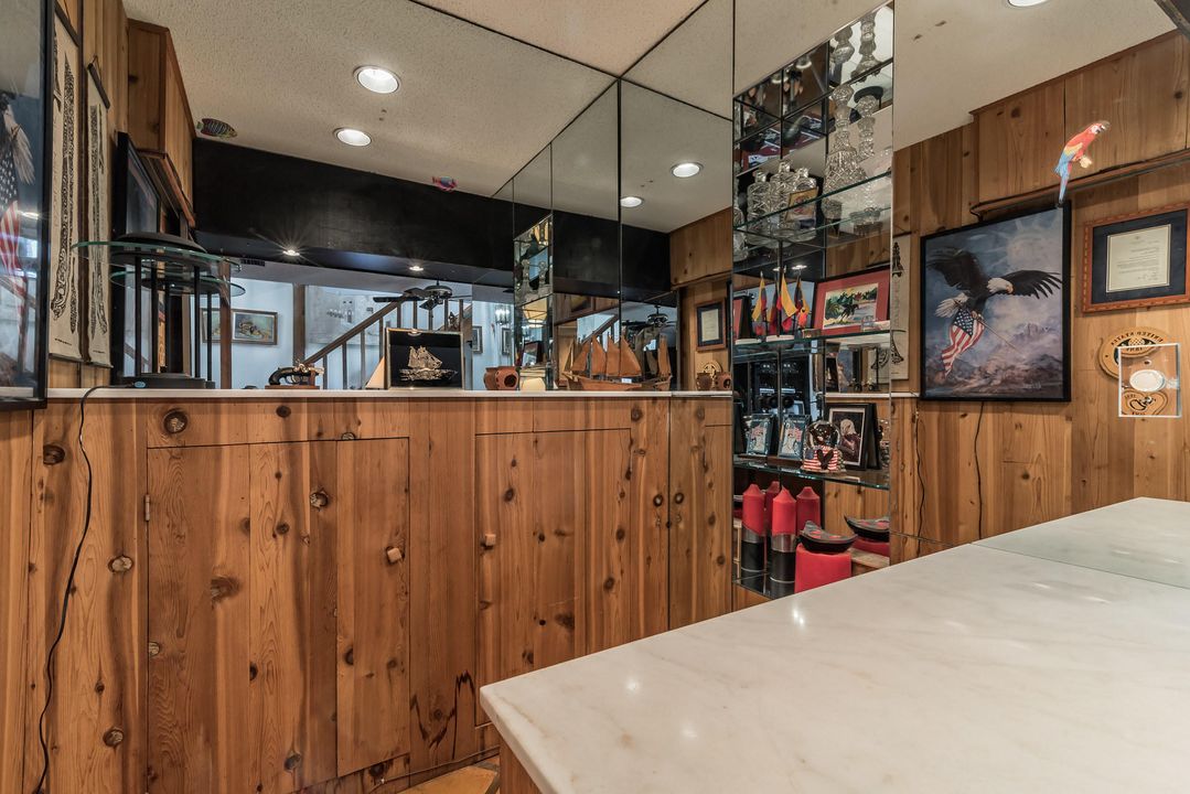 待售: $325,000 (1 贝兹, 1 浴室, 1160 平方英尺)