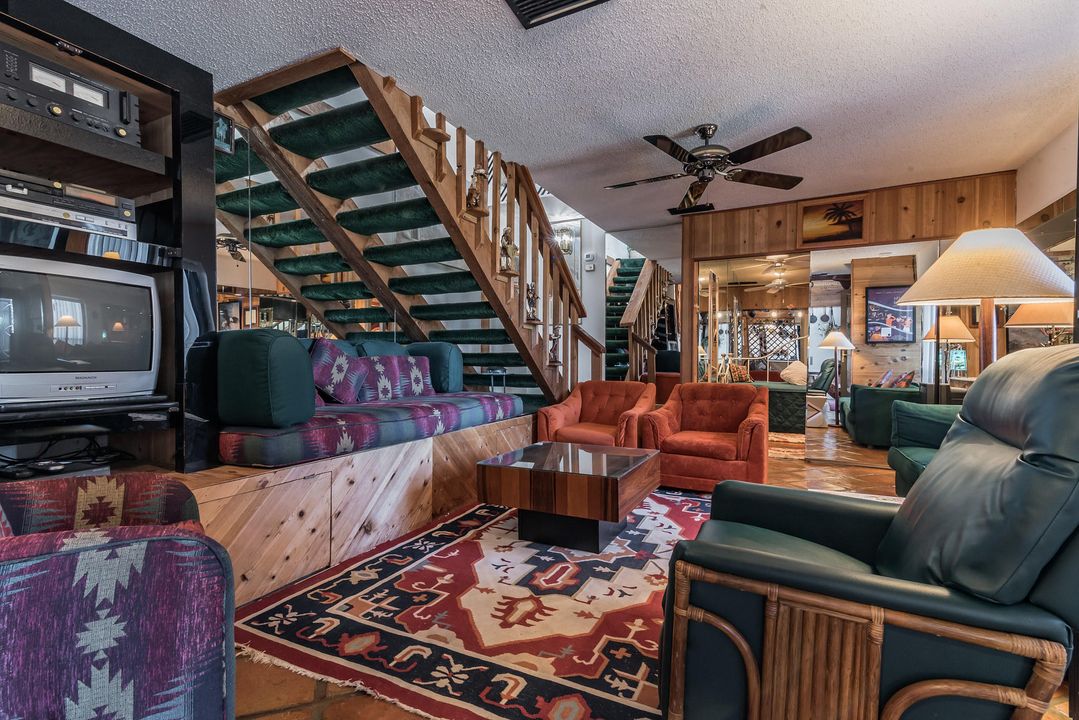 待售: $325,000 (1 贝兹, 1 浴室, 1160 平方英尺)