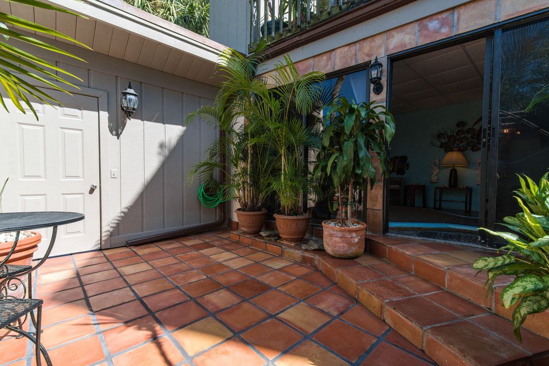 待售: $325,000 (1 贝兹, 1 浴室, 1160 平方英尺)