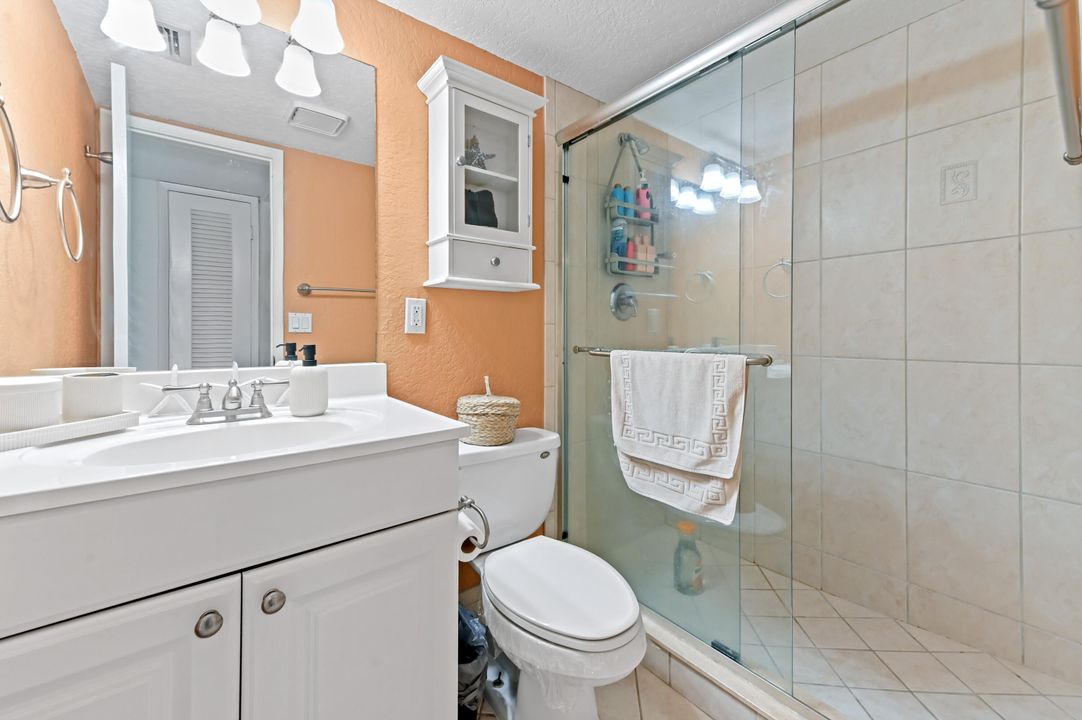 For Sale: $199,900 (2 beds, 2 baths, 984 Square Feet)