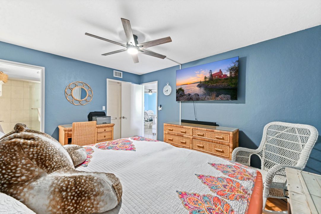 For Sale: $199,900 (2 beds, 2 baths, 984 Square Feet)