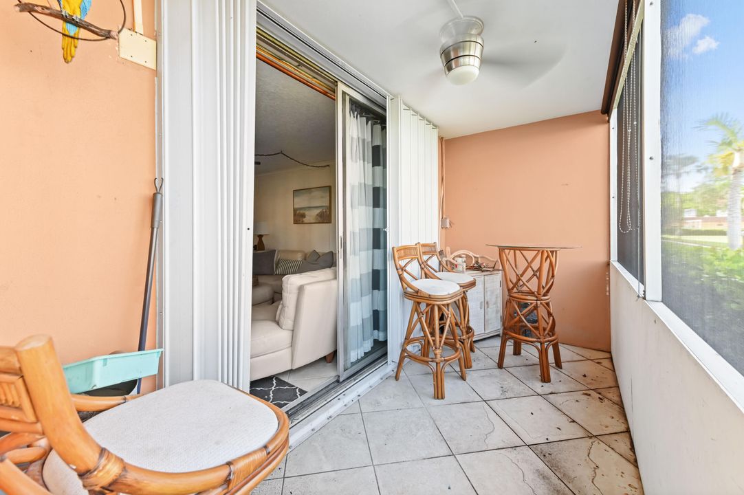 For Sale: $199,900 (2 beds, 2 baths, 984 Square Feet)