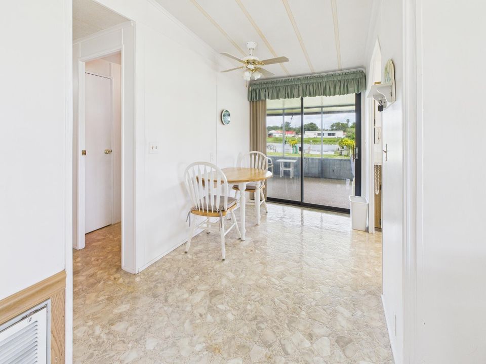 待售: $199,000 (2 贝兹, 2 浴室, 1476 平方英尺)