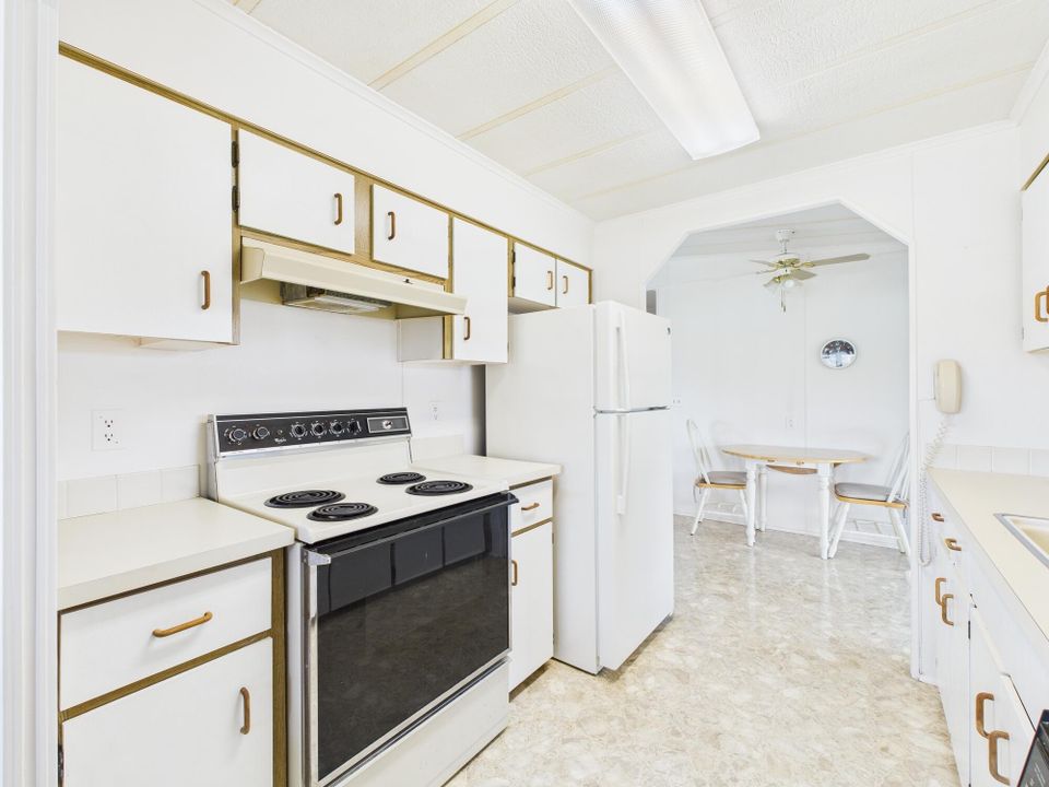 待售: $199,000 (2 贝兹, 2 浴室, 1476 平方英尺)