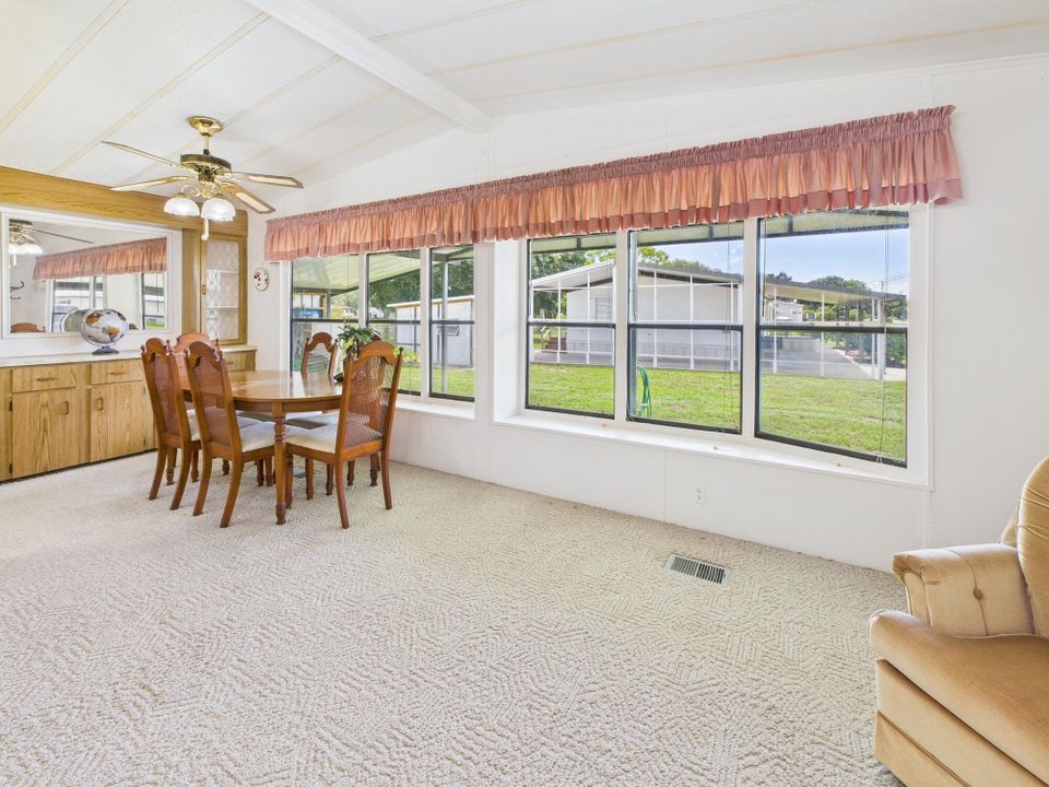 待售: $199,000 (2 贝兹, 2 浴室, 1476 平方英尺)