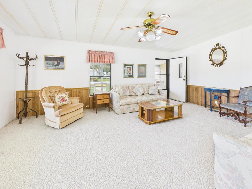 待售: $199,000 (2 贝兹, 2 浴室, 1476 平方英尺)