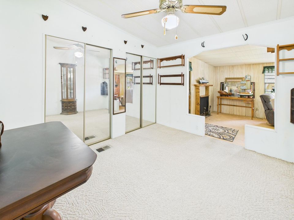 待售: $199,000 (2 贝兹, 2 浴室, 1476 平方英尺)