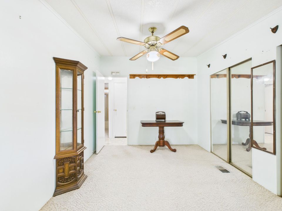 待售: $199,000 (2 贝兹, 2 浴室, 1476 平方英尺)