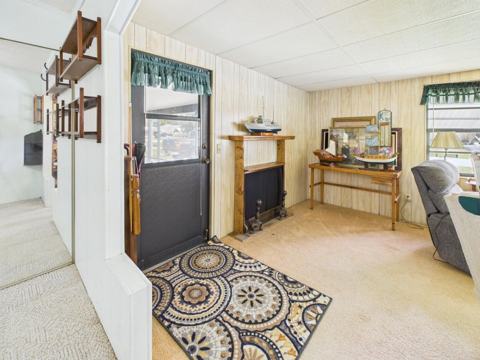 待售: $199,000 (2 贝兹, 2 浴室, 1476 平方英尺)