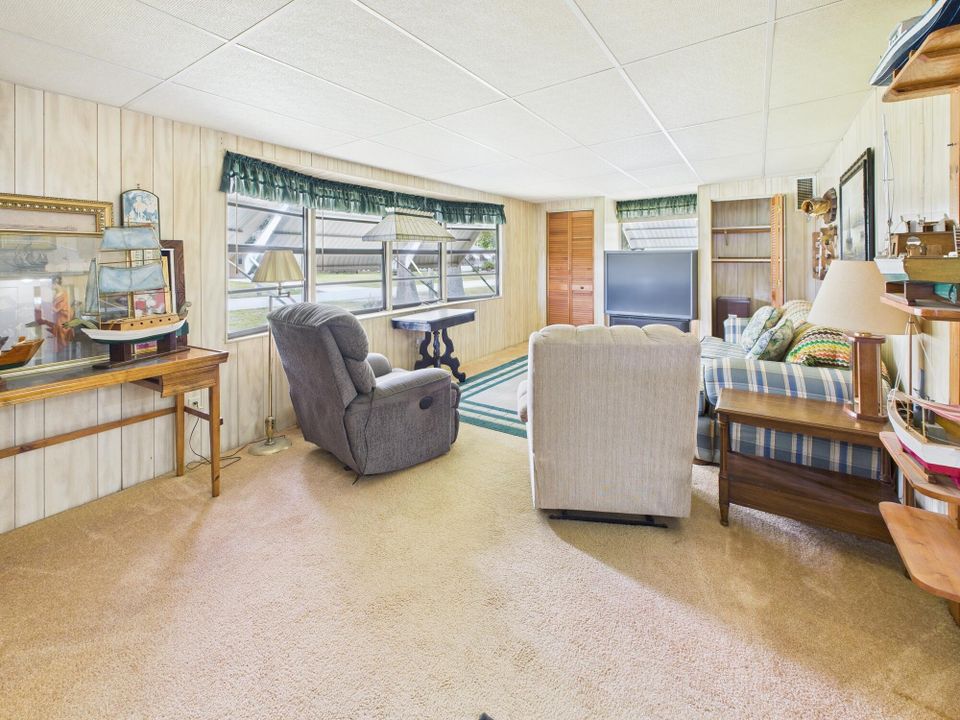 待售: $199,000 (2 贝兹, 2 浴室, 1476 平方英尺)