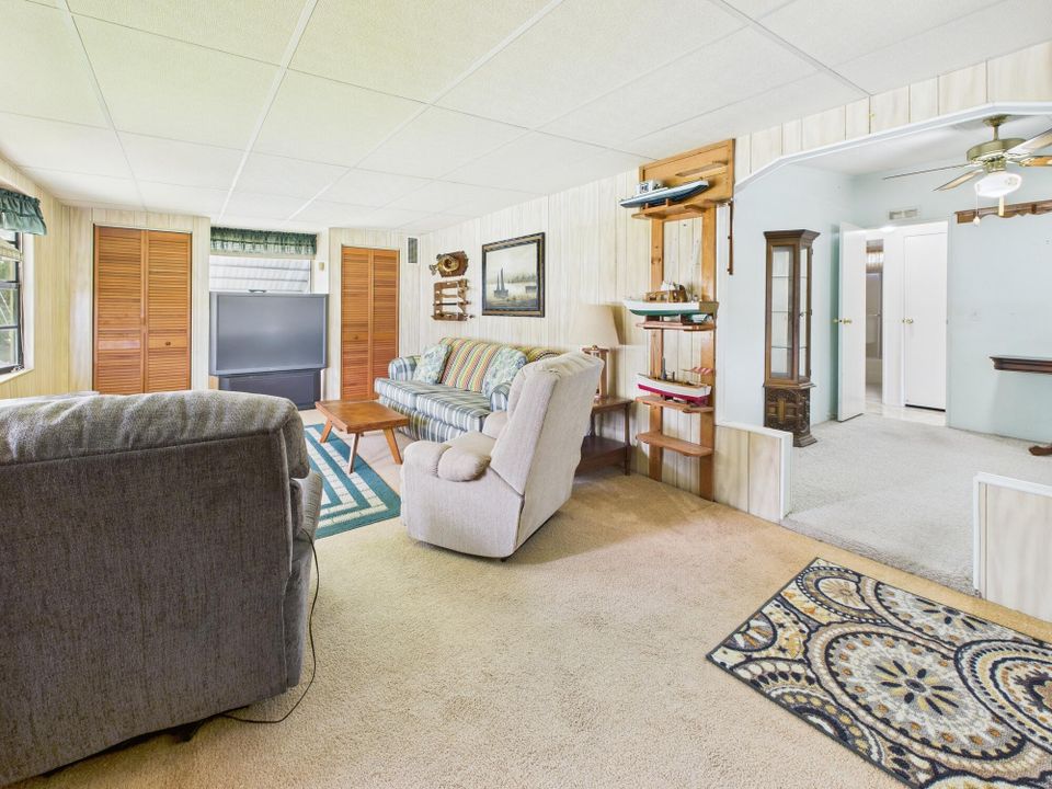 待售: $199,000 (2 贝兹, 2 浴室, 1476 平方英尺)