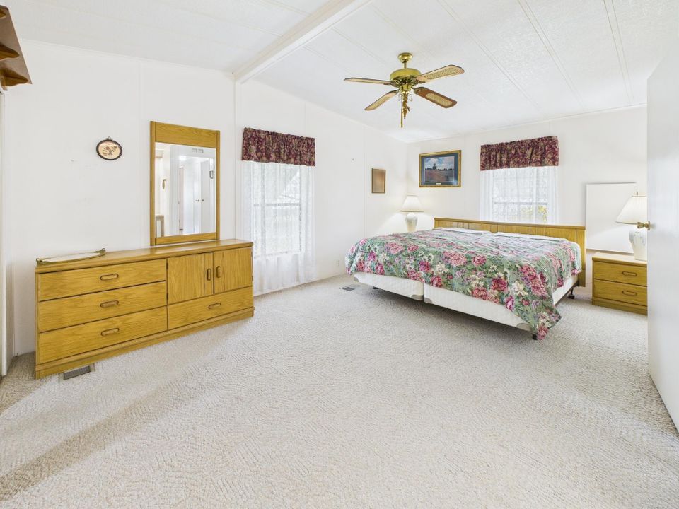 待售: $199,000 (2 贝兹, 2 浴室, 1476 平方英尺)