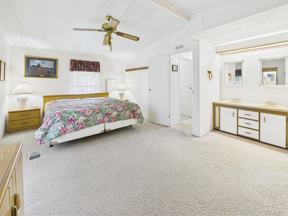 待售: $199,000 (2 贝兹, 2 浴室, 1476 平方英尺)