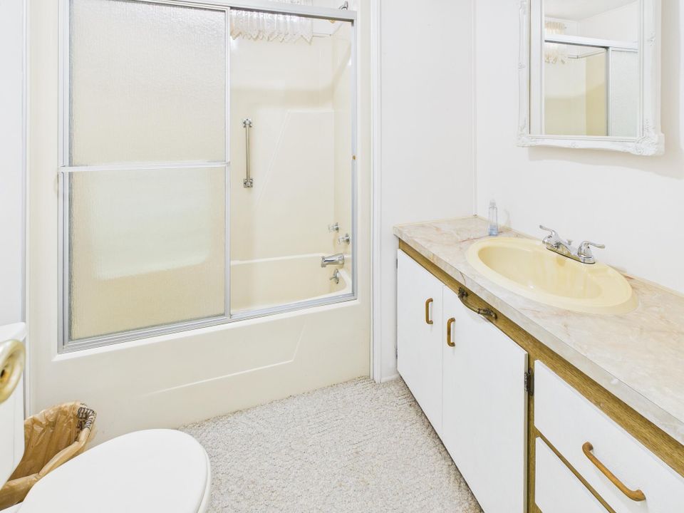 待售: $199,000 (2 贝兹, 2 浴室, 1476 平方英尺)