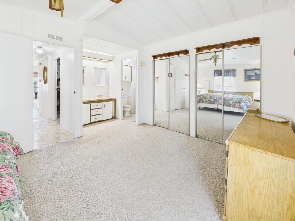 待售: $199,000 (2 贝兹, 2 浴室, 1476 平方英尺)