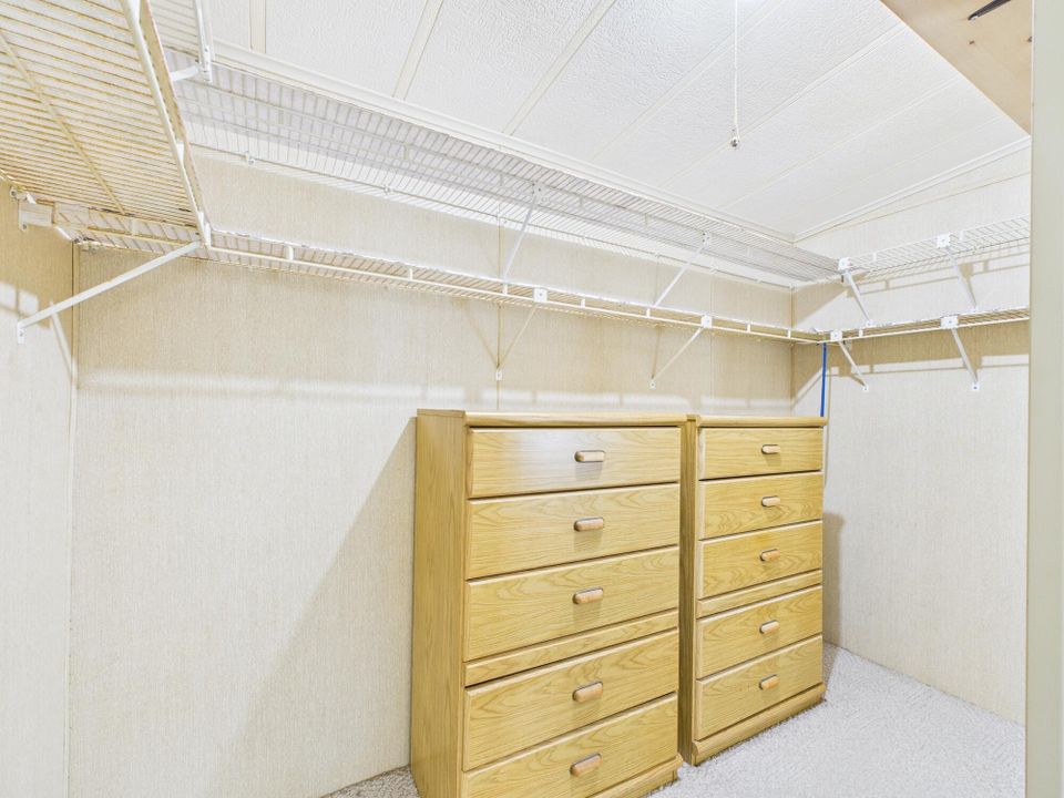 待售: $199,000 (2 贝兹, 2 浴室, 1476 平方英尺)