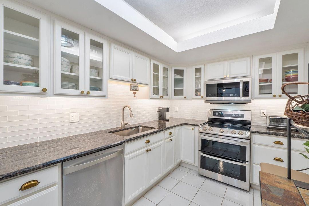 Recently Rented: $2,800 (2 beds, 2 baths, 1535 Square Feet)