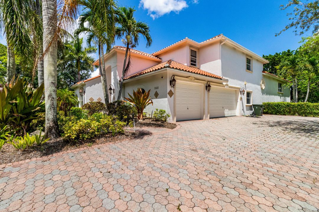 Под контрактом: $13,000 (5 спален, 5 ванн, 3522 Квадратных фут)