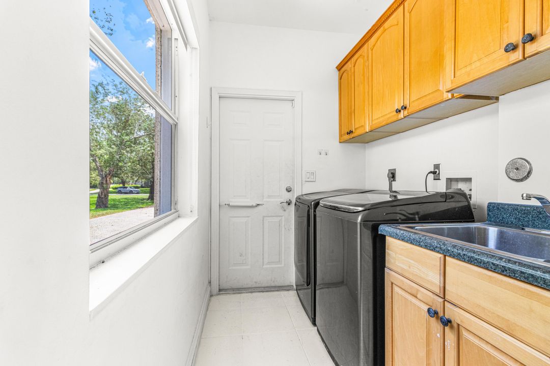 Под контрактом: $13,000 (5 спален, 5 ванн, 3522 Квадратных фут)