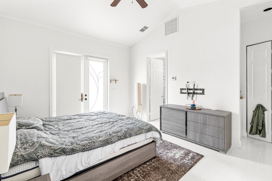 Под контрактом: $13,000 (5 спален, 5 ванн, 3522 Квадратных фут)