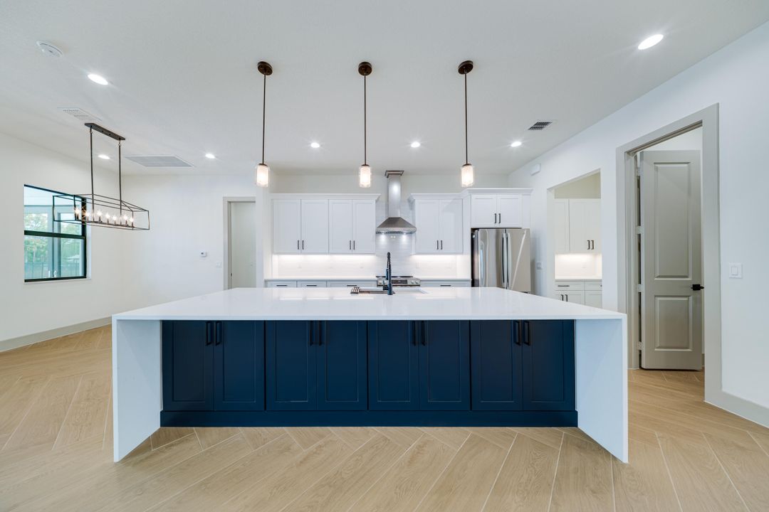 Active With Contract: $1,190,000 (4 beds, 3 baths, 2946 Square Feet)