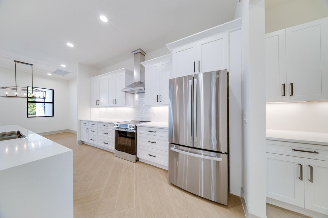 Active With Contract: $1,190,000 (4 beds, 3 baths, 2946 Square Feet)