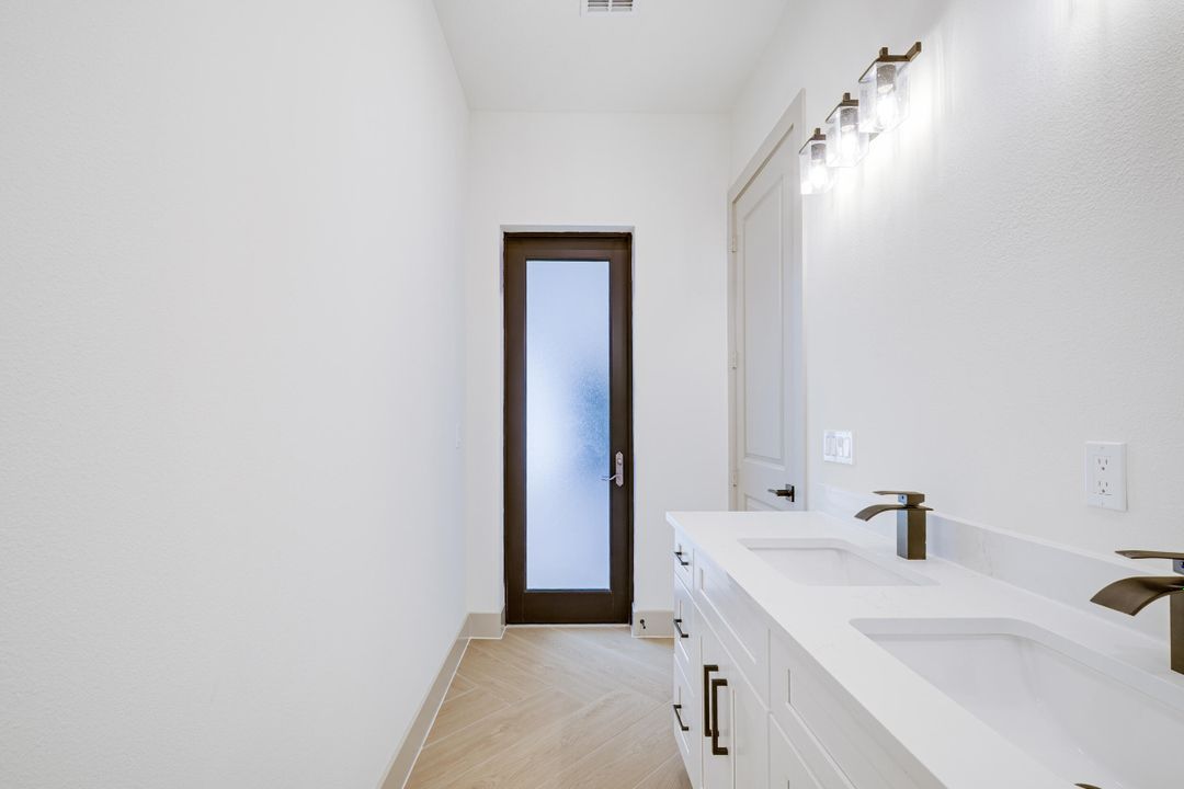 Active With Contract: $1,190,000 (4 beds, 3 baths, 2946 Square Feet)