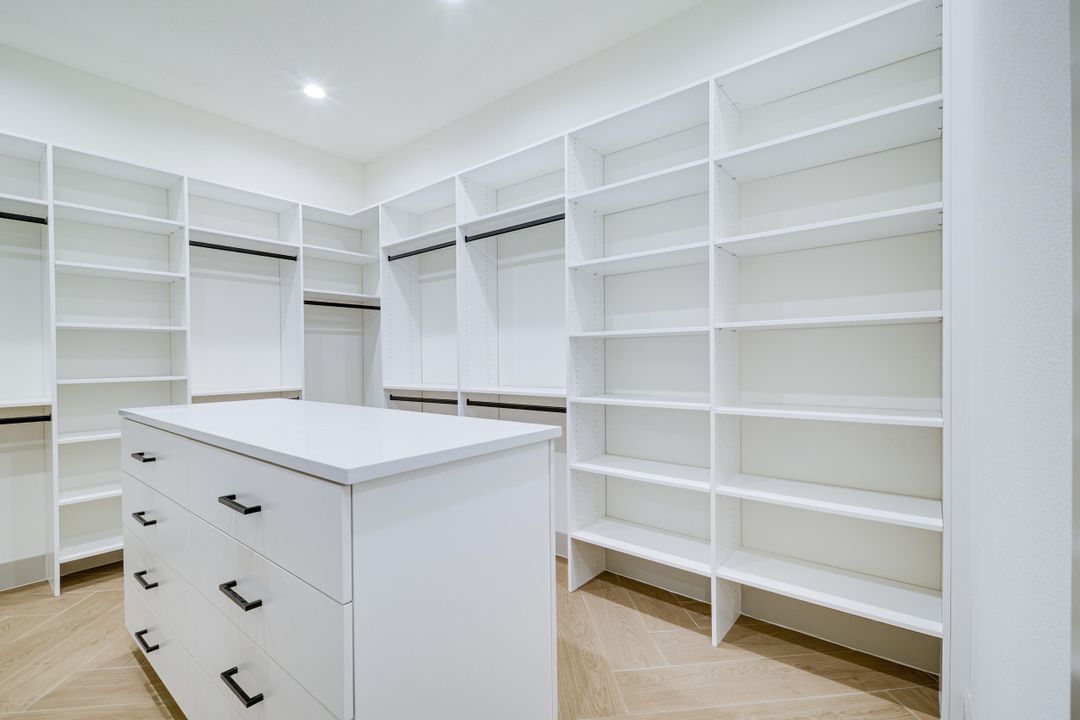 Active With Contract: $1,190,000 (4 beds, 3 baths, 2946 Square Feet)