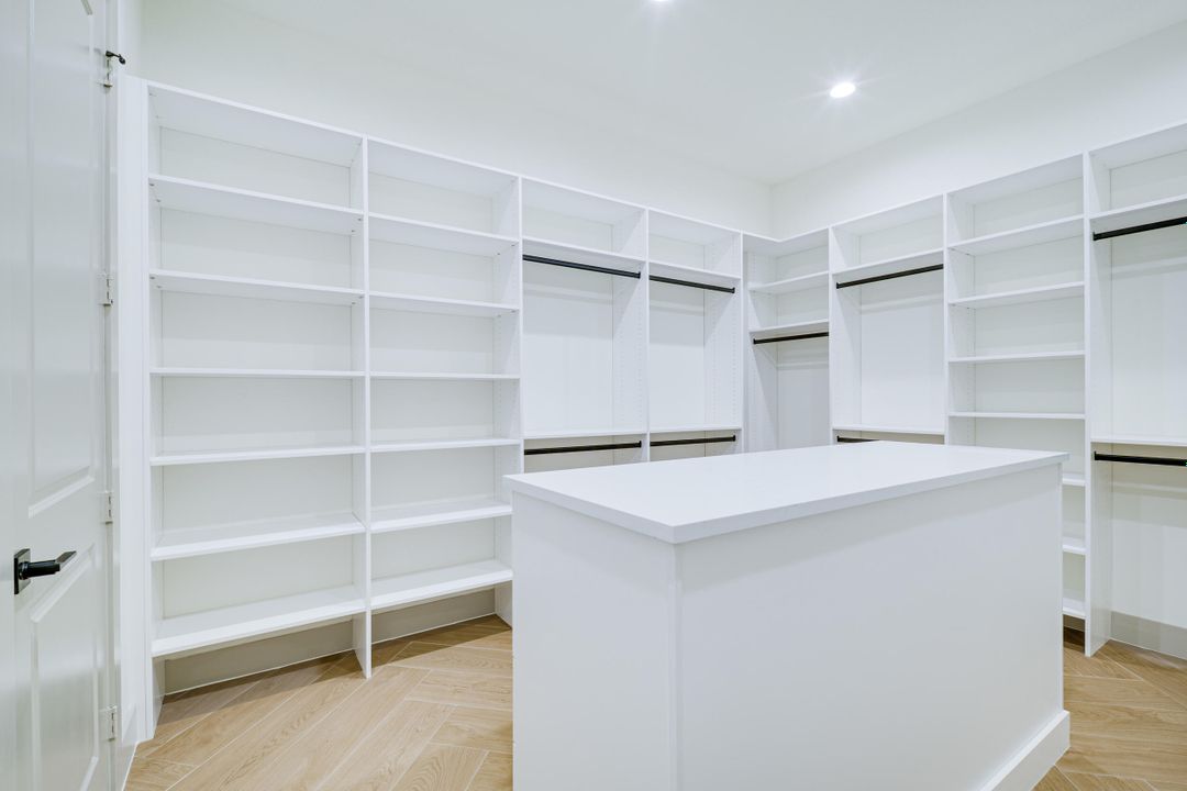 Active With Contract: $1,190,000 (4 beds, 3 baths, 2946 Square Feet)